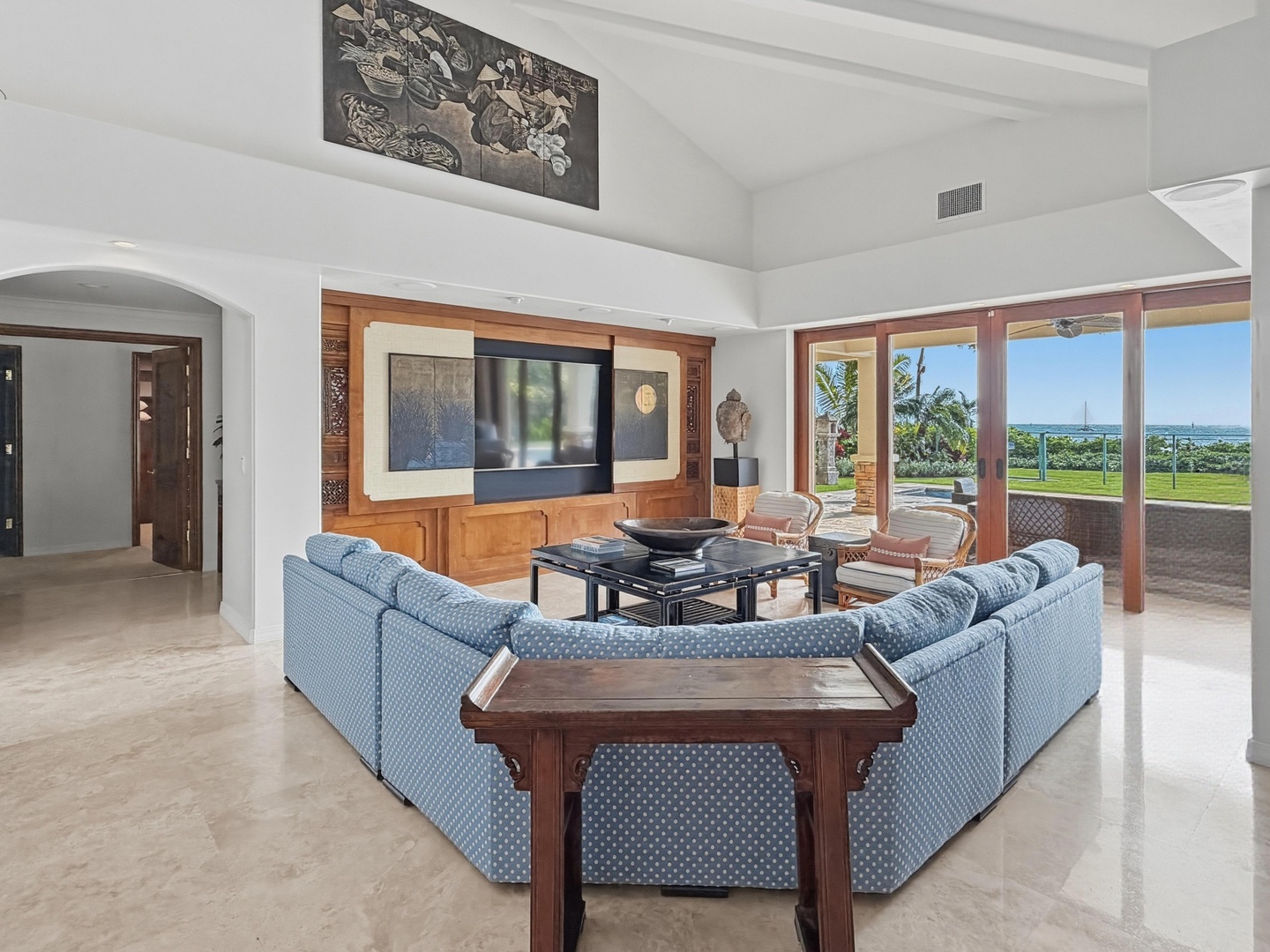 Honolulu Vacation Rentals, Maunalua Estate - Panoramic views and premium entertainment system.
