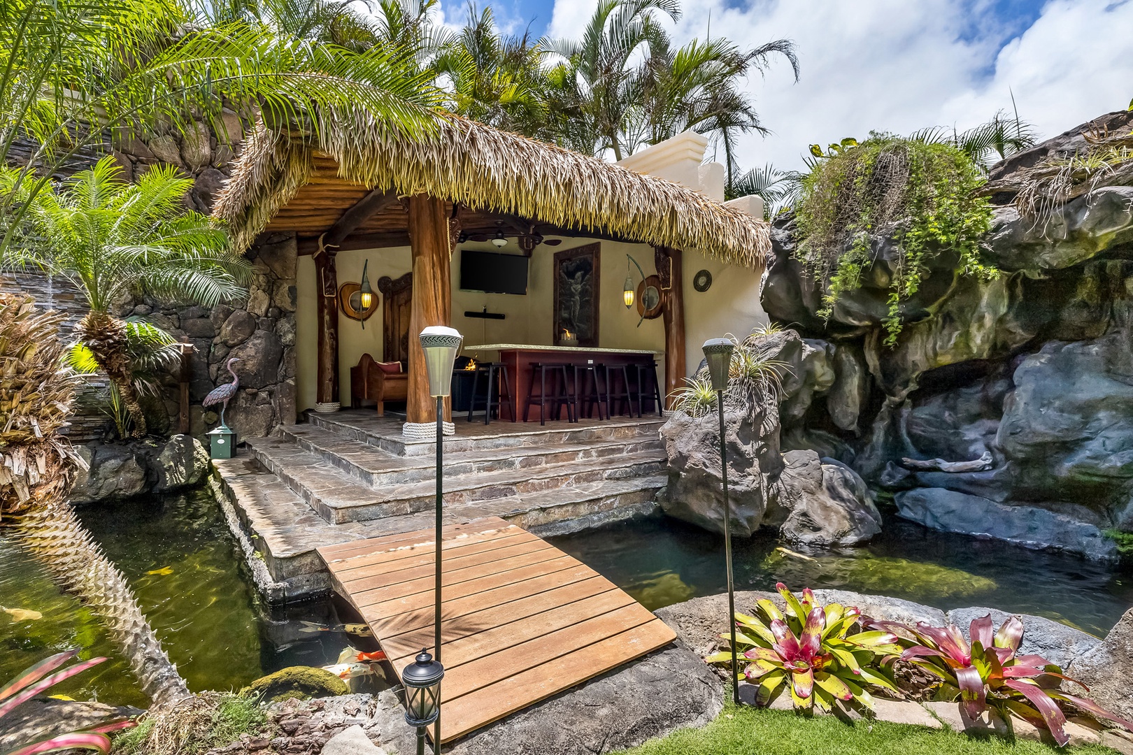Waimanalo Vacation Rentals, Hawaii Hobbit House - Experience tranquil luxury from your backyard.