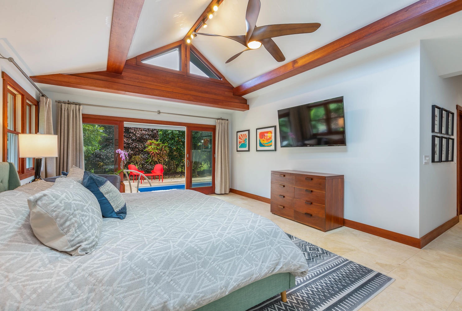 Princeville Vacation Rentals, Makana Lei - Sliding doors open to the lanai