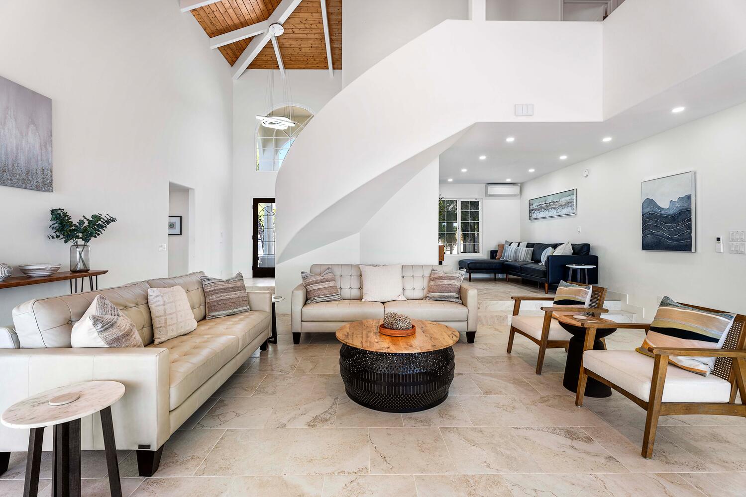 Kailua Kona Vacation Rentals, Ho'okipa Hale - Flounder in the spaciousness of the living area, highlighted by soaring vaulted ceilings and sumptuous sofas.