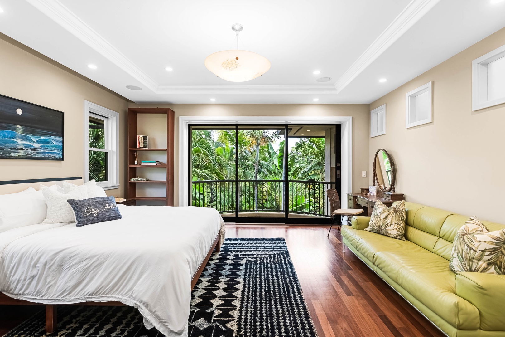 Honolulu Vacation Rentals, Pili Pono - Spacious suite with California king bed, sitting area & lush garden views.