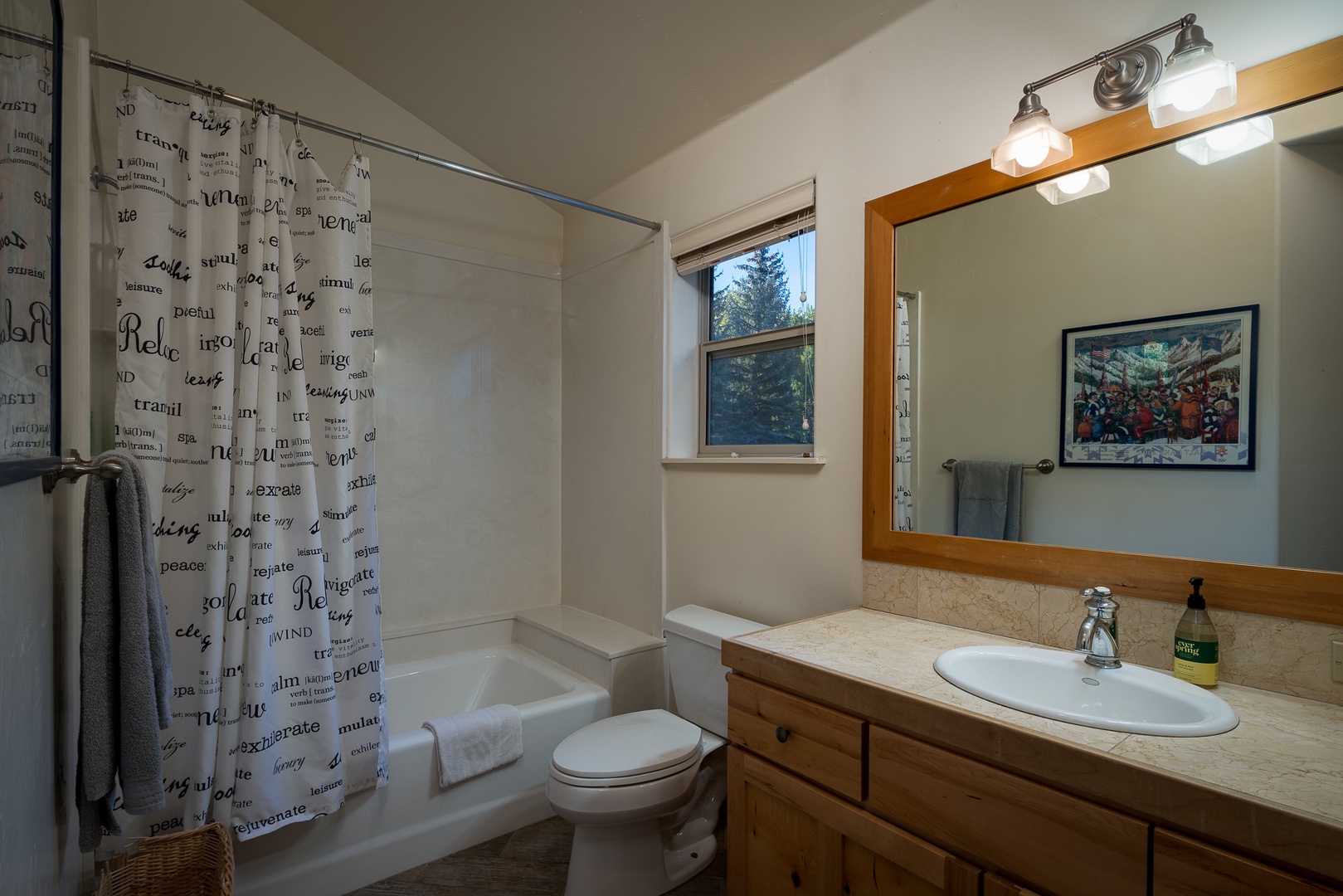 Ketchum Vacation Rentals, Bridgepoint Charm - Guest Bathroom 1 with shower/tub combo