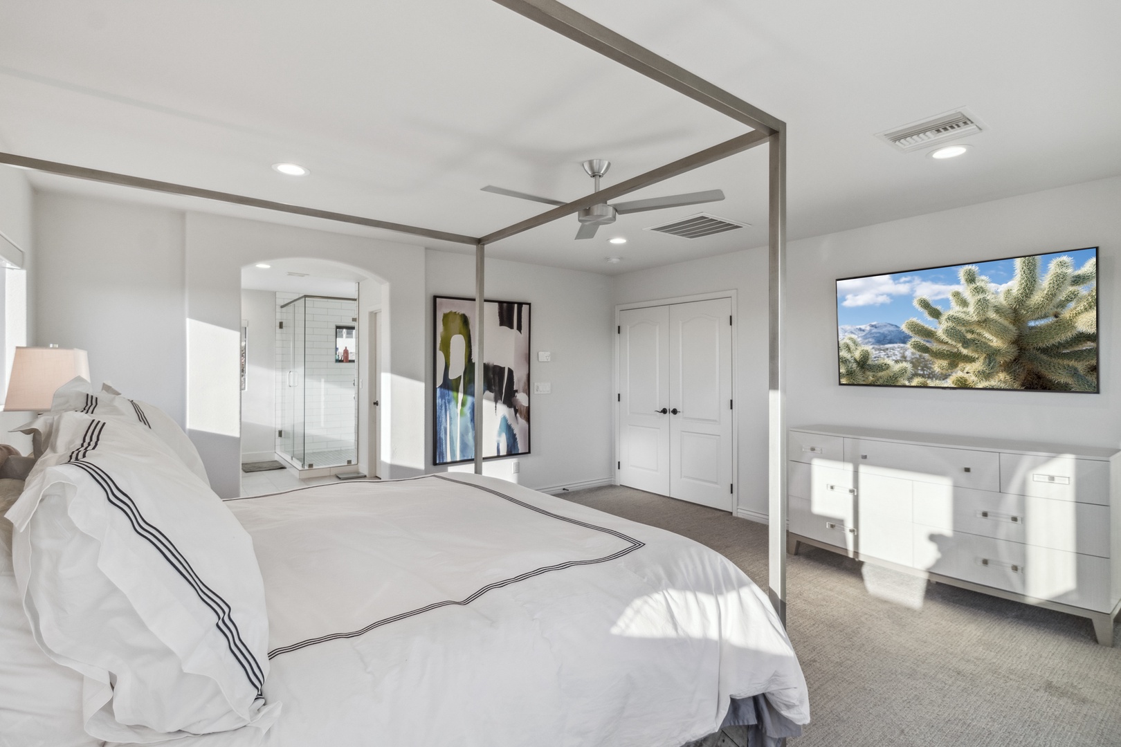 Phoenix Vacation Rentals, Majestic Mountain Views at Piestewa Peak Paradise - Bright room for your best mornings