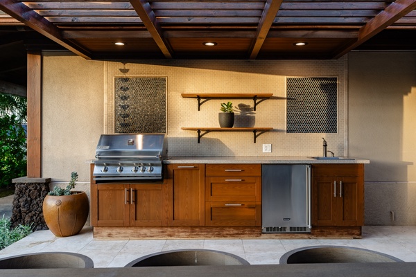 Kamuela Vacation Rentals, Canoe House & Beach Walker at Champion Ridge - Outdoor kitchen equipped with a built-in grill, refrigerator, and ample counter space, perfect for cooking and entertaining in the open air.