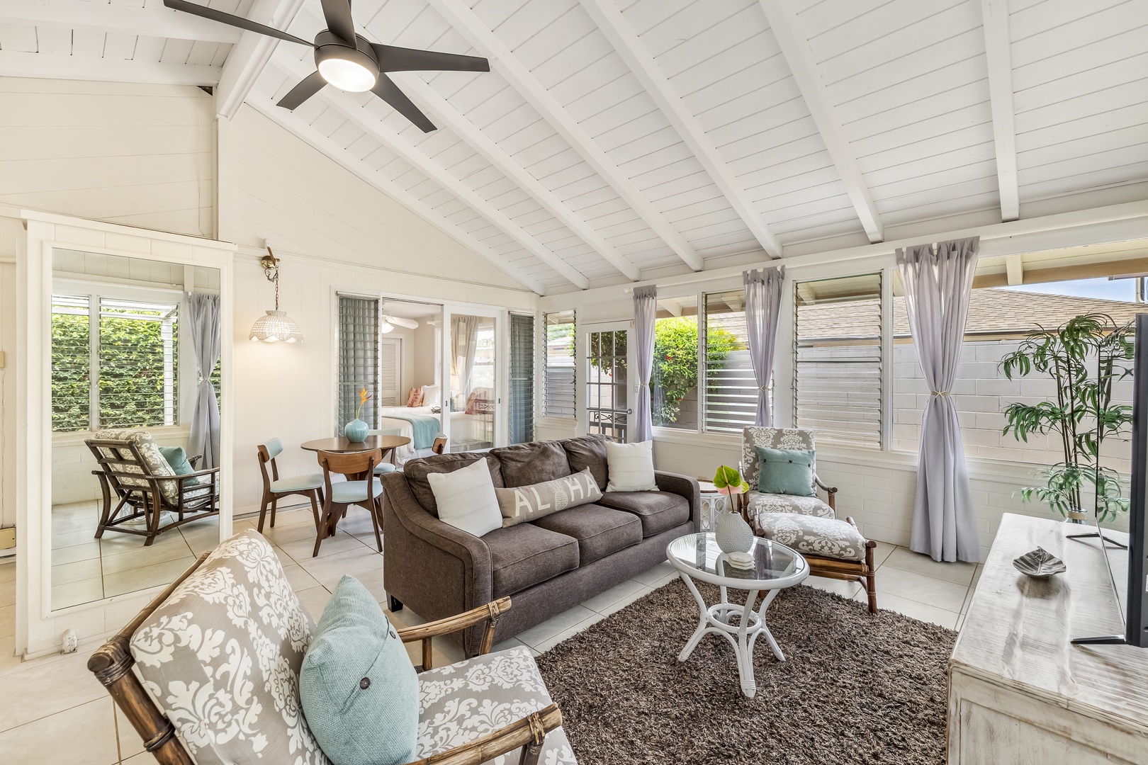 Honolulu Vacation Rentals, Kahala Cottage - Front living room with high, vaulted ceiling.