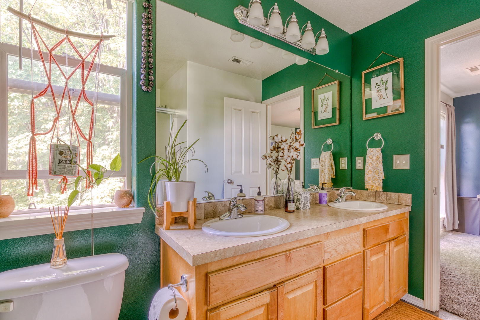 Clackamas Vacation Rentals, Duck Crossing - Plenty of space for you to get ready for your adventures
