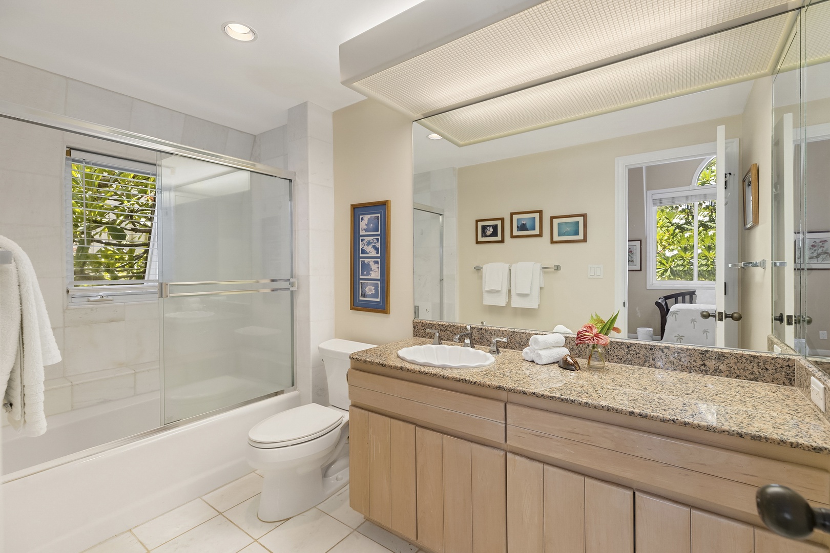 Honolulu Vacation Rentals, Diamond Head Surf House - Second Primary En Suite.