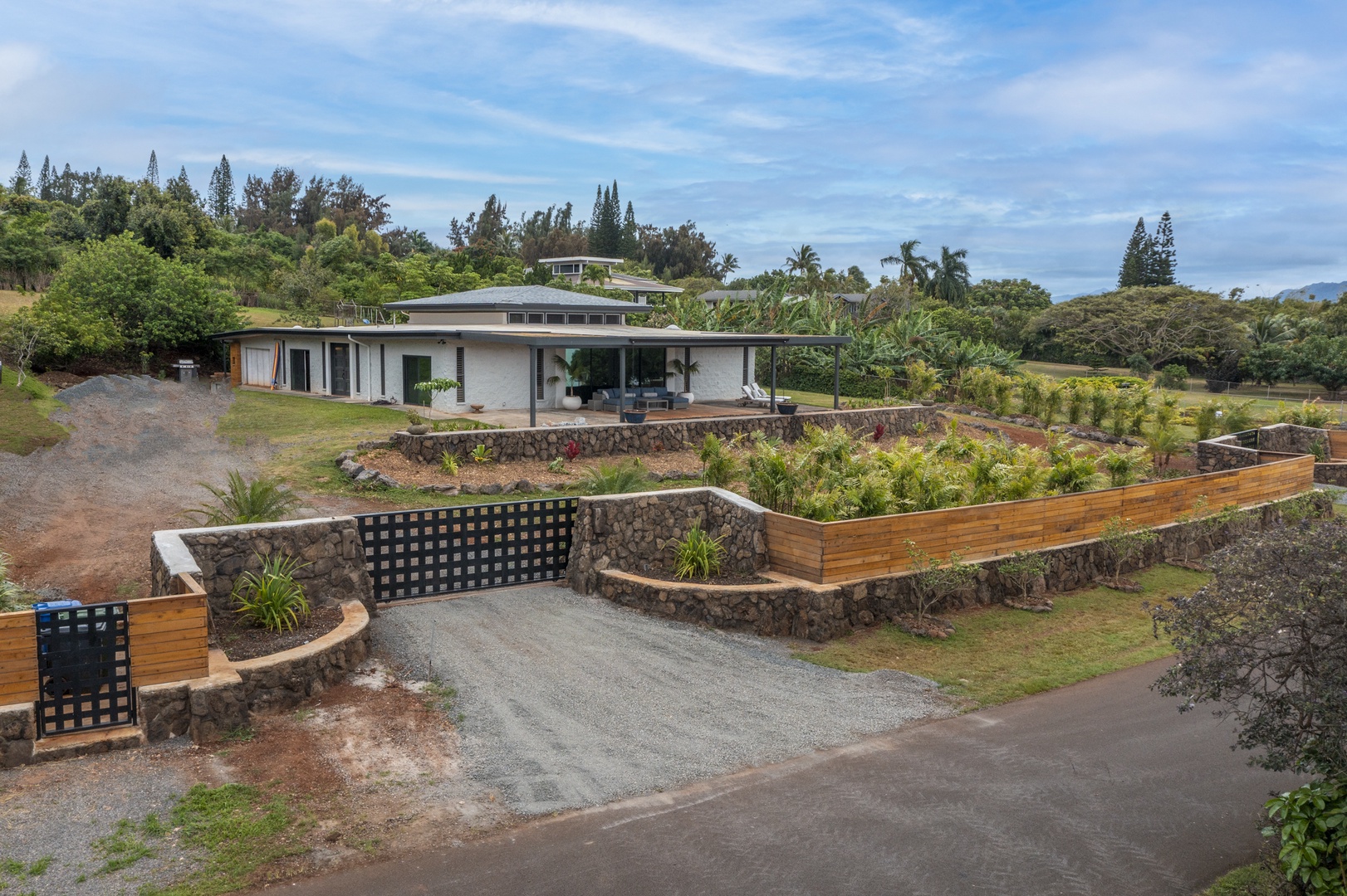 Haleiwa Vacation Rentals, Hale Mahina - Automatic gates for entry into the property