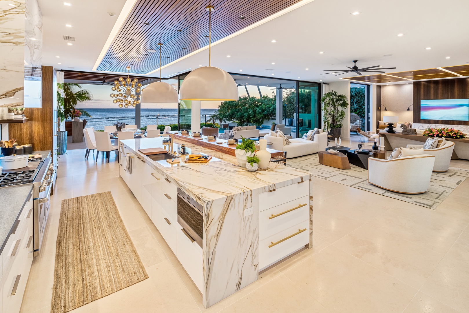 Honolulu Vacation Rentals, Diamond Head Grand Escape - Cook, chat, and entertain with ease in this open kitchen, designed for both chefs and gatherings.