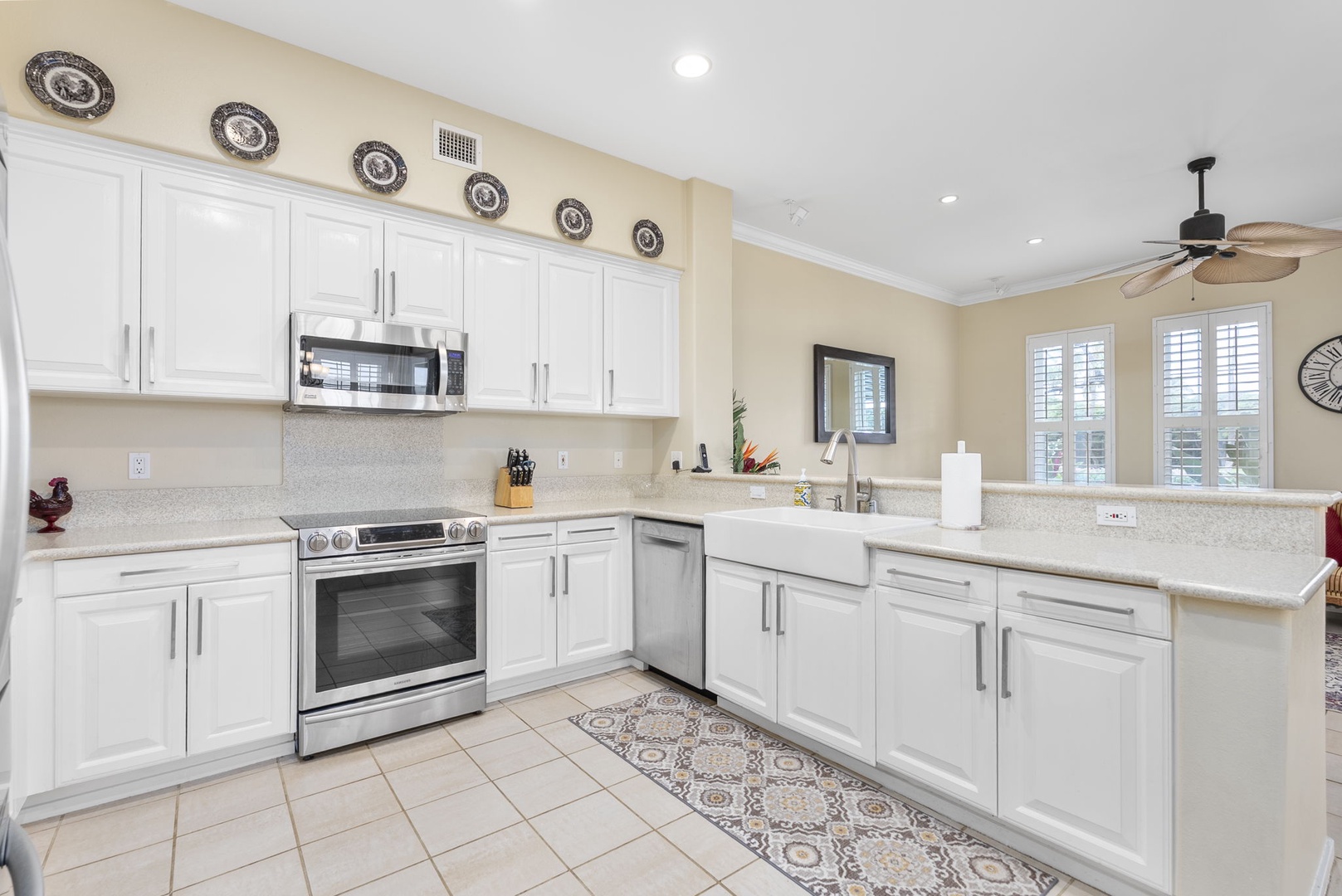 Kapolei Vacation Rentals, Coconut Plantation 1080-4 - Stainless appliances and a wall oven for the nights someone wants to bake.