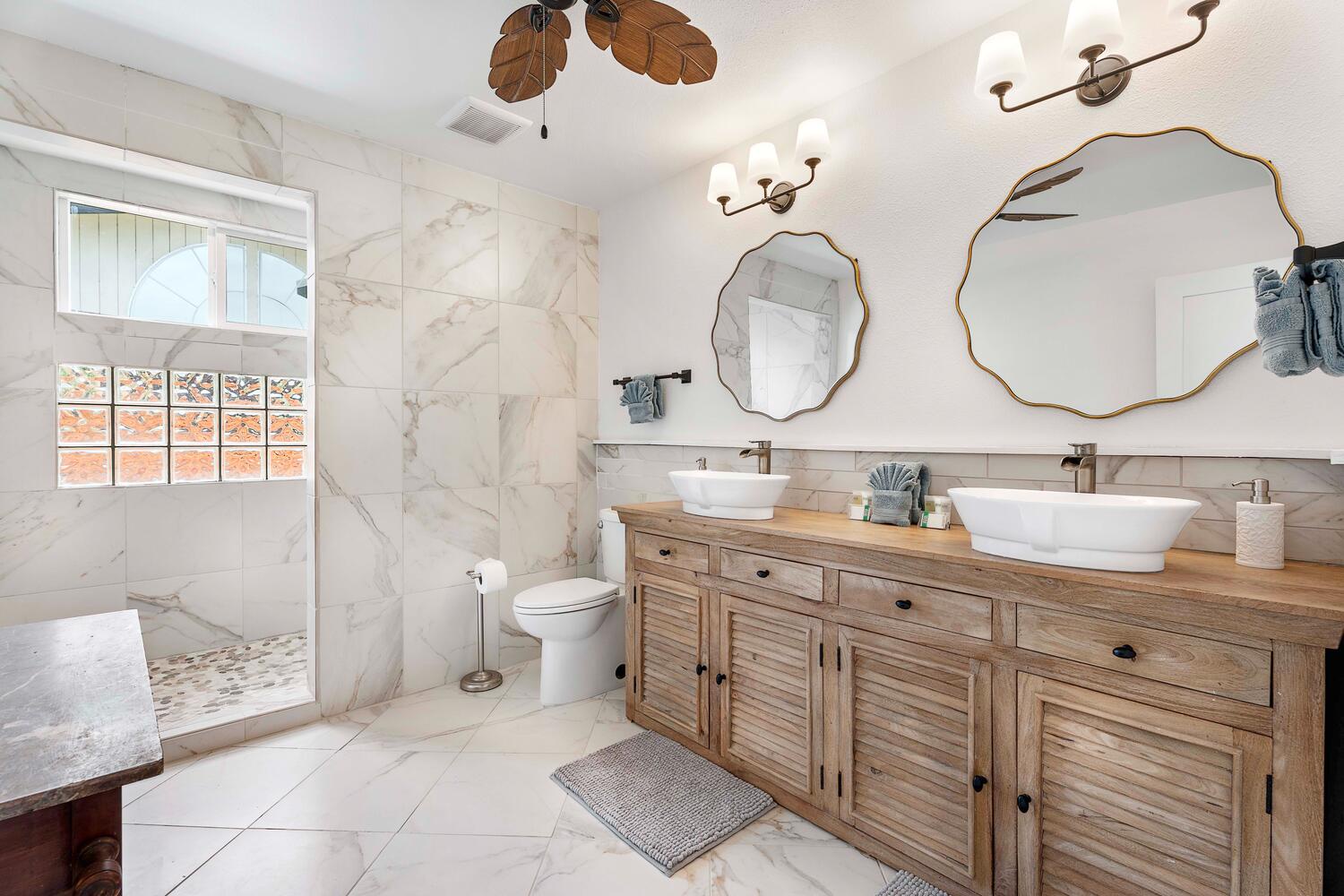 Kailua Kona Vacation Rentals, Manukai Hale - The spa-like ensuite bathroom has dual vanities and a separate shower.