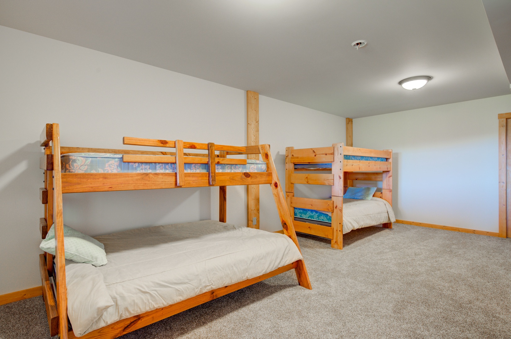 Bozeman Vacation Rentals, The Canyon Lookout - Two sets of bunk beds