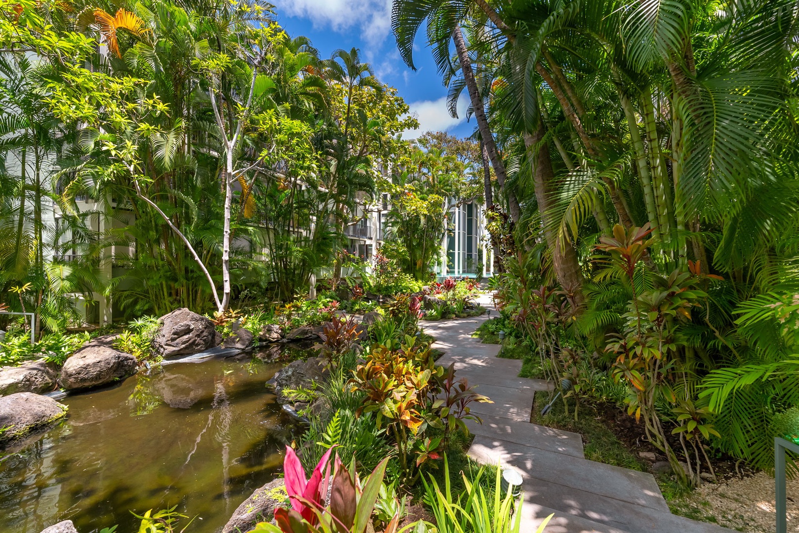 Honolulu Vacation Rentals, Kahala Beachfront Villa - Experience the gentle and refreshing breeze in the garden.