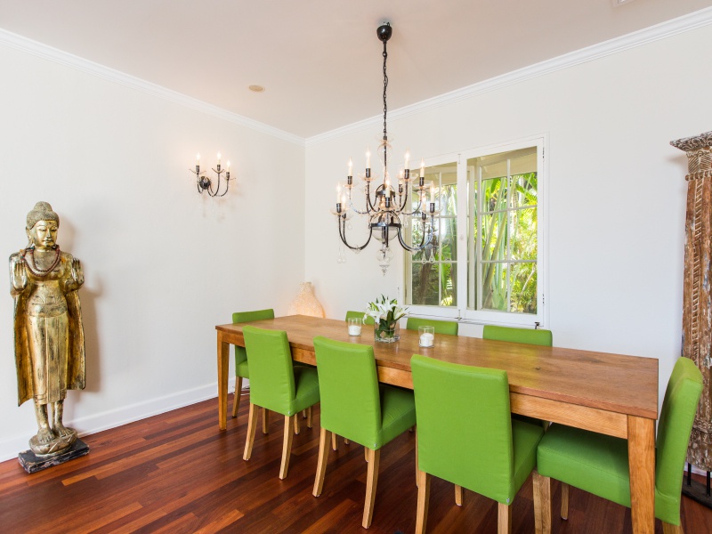 Honolulu Vacation Rentals, Seaside Hideaway* - Dining for Eight Guests