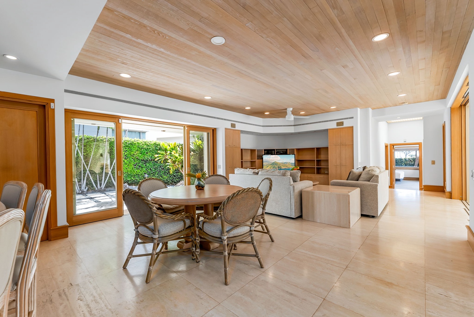 Honolulu Vacation Rentals, Luxury Golf Course Retreat in Kahala - 1077 Waiholo* - 