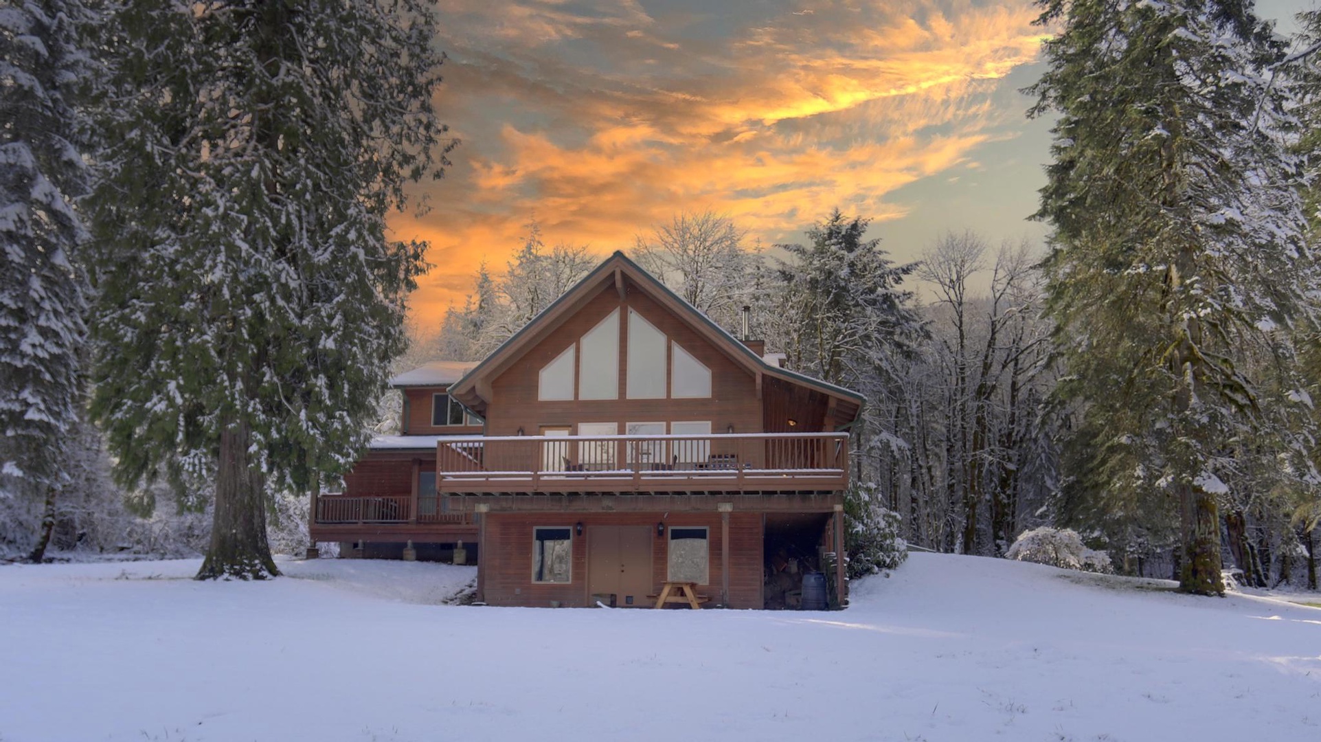 Sandy Vacation Rentals, Iron Mountain - Enjoy sunsets crawling under a blanket with a hot coco in your hands