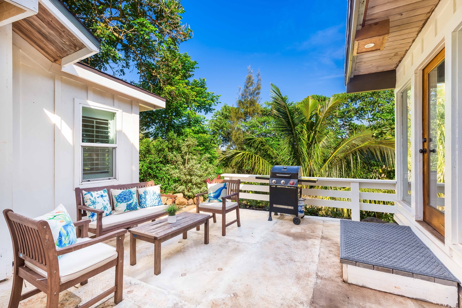 Haleiwa Vacation Rentals, Mele Makana - Gather on the lanai for a barbecue and drinks and enjoy the view