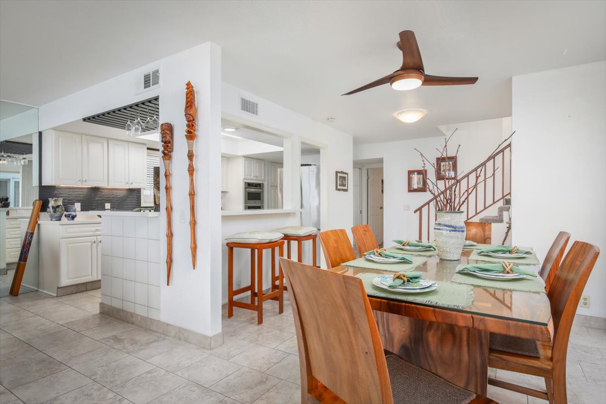 Kailua Kona Vacation Rentals, Hale Kai O'Kona #7 - Gorgeous hardwood dining table fit for royalty to gather with loved ones