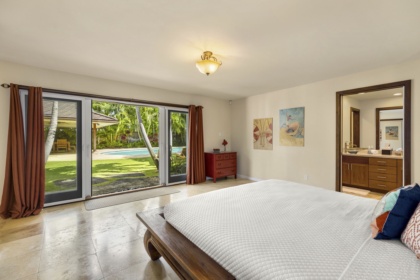 Honolulu Vacation Rentals, Kahala Breeze - Sliding doors to second primary bedroom.