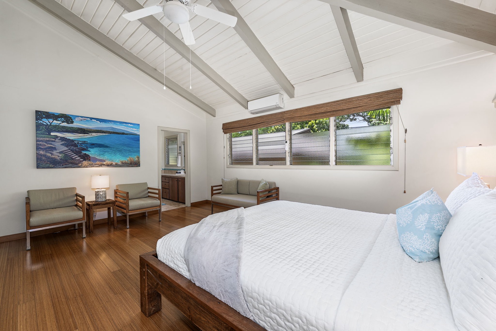 Kamuela Vacation Rentals, Island Time Retreat - Coastal artwork adds an island-inspired touch above the bedroom’s inviting seating nook.