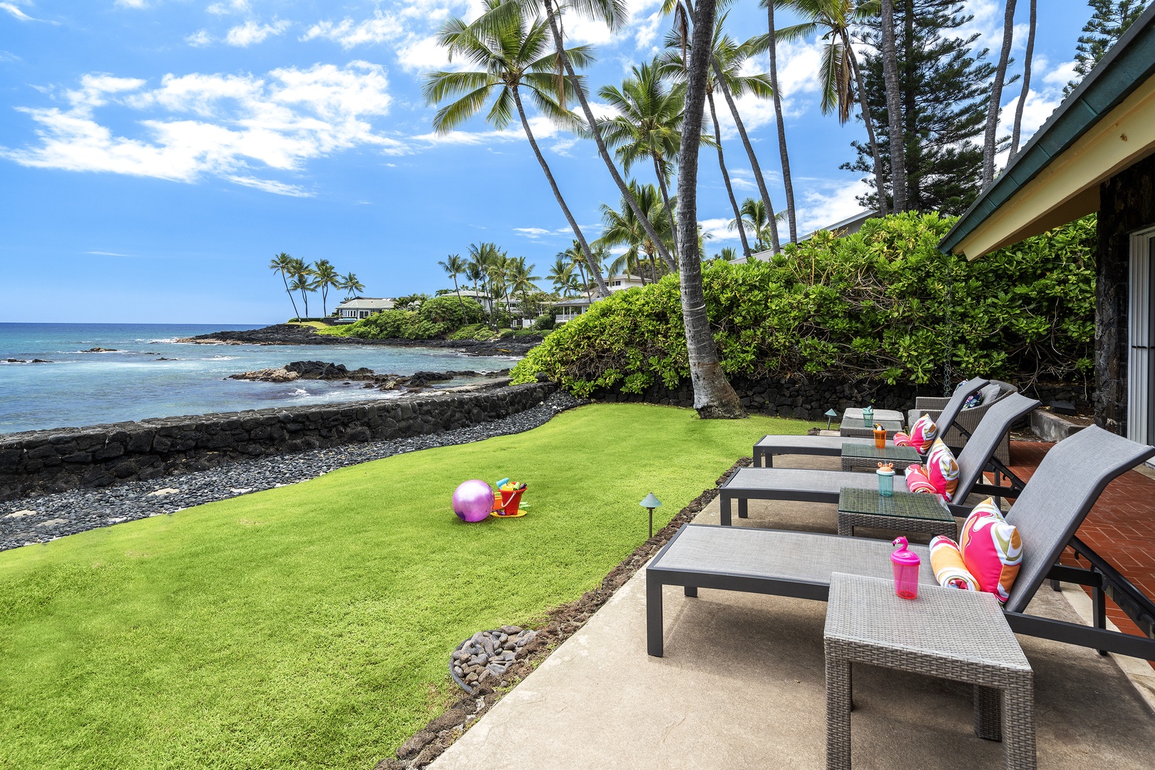 Kailua Kona Vacation Rentals, Hale Pua - Enjoy your beverage of choice and take in the sun rays!