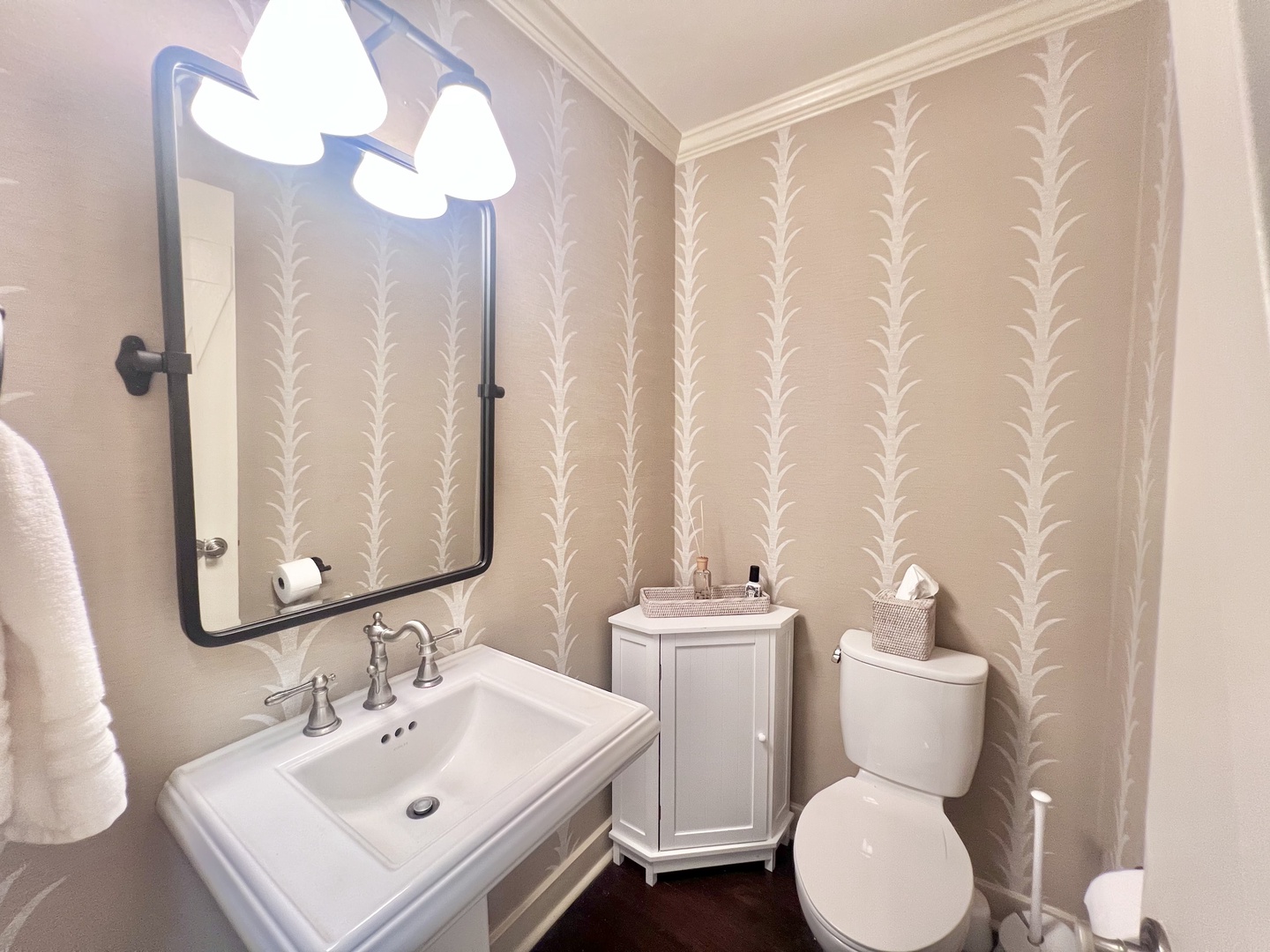 Honolulu Vacation Rentals, Kahala Palms - Chic half-bathroom with minimalist design and tasteful details