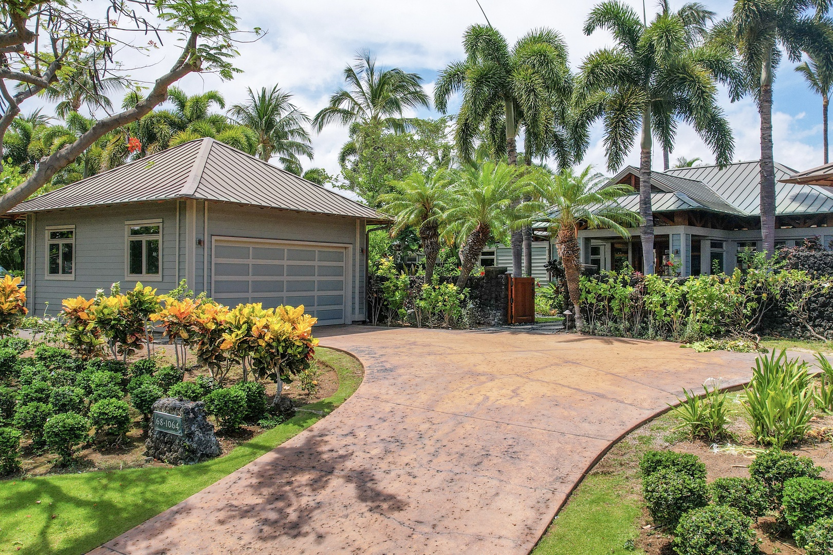 Kamuela Vacation Rentals, 3BD Na Hale 3 at Pauoa Beach Club at Mauna Lani Resort - Head in past the landscaped drive to a house set back from the road.