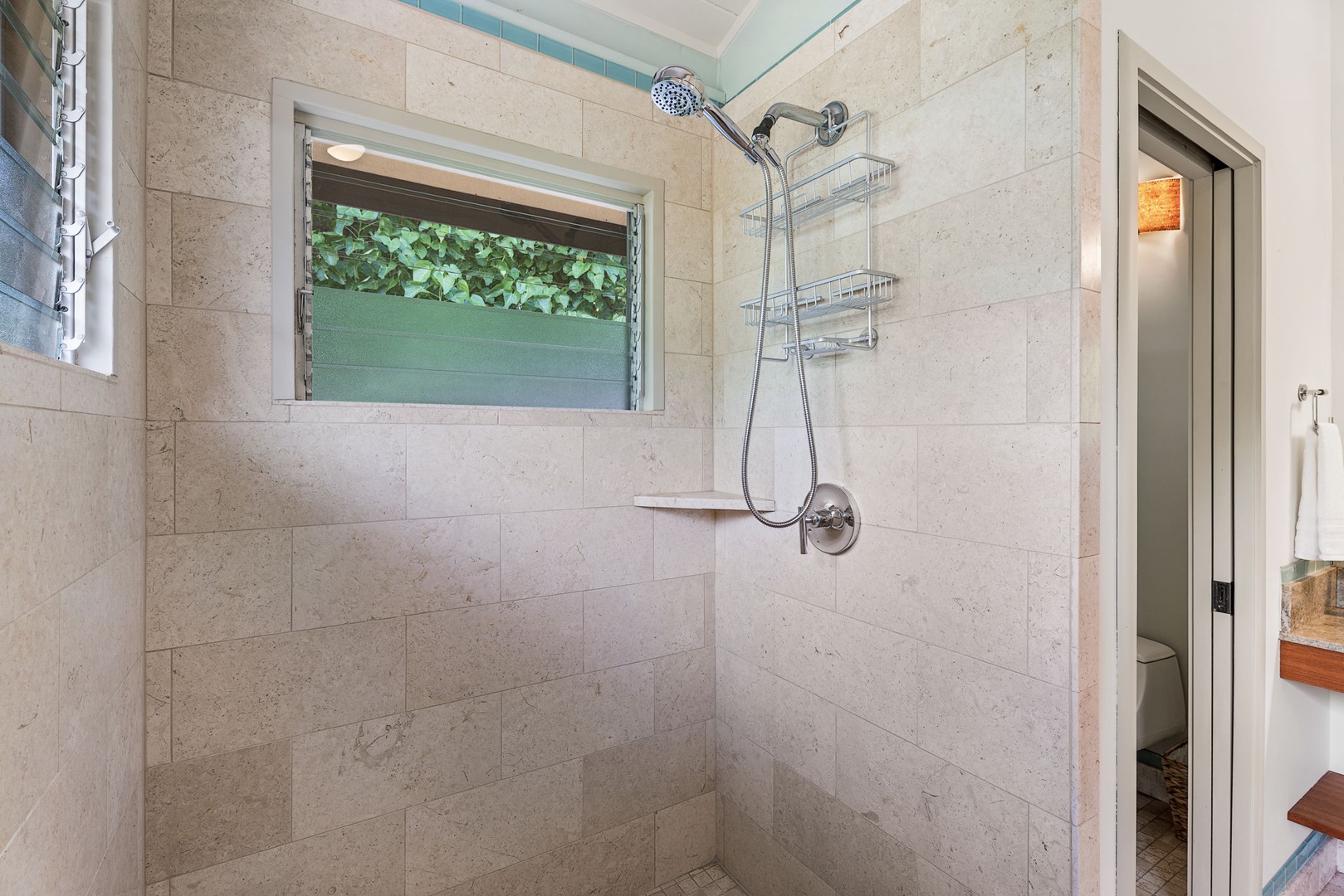 Kamuela Vacation Rentals, Island Time Retreat - A roomy walk-in shower rinses off the salt in a hurry.