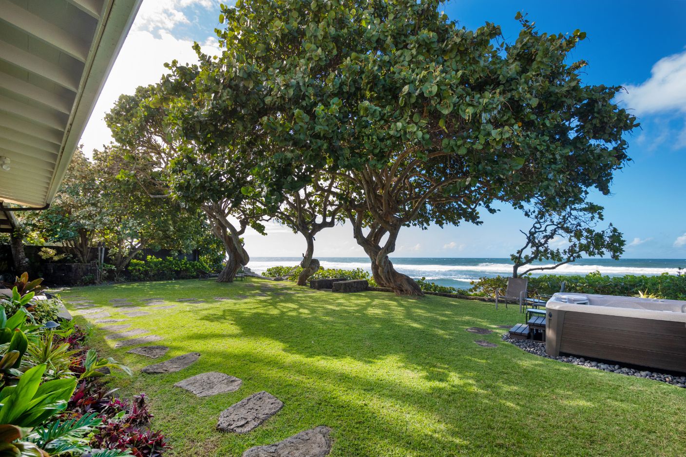 Haleiwa Vacation Rentals, Sunset Point Hawaiian Beachfront** - Exclusive beach access you will love!