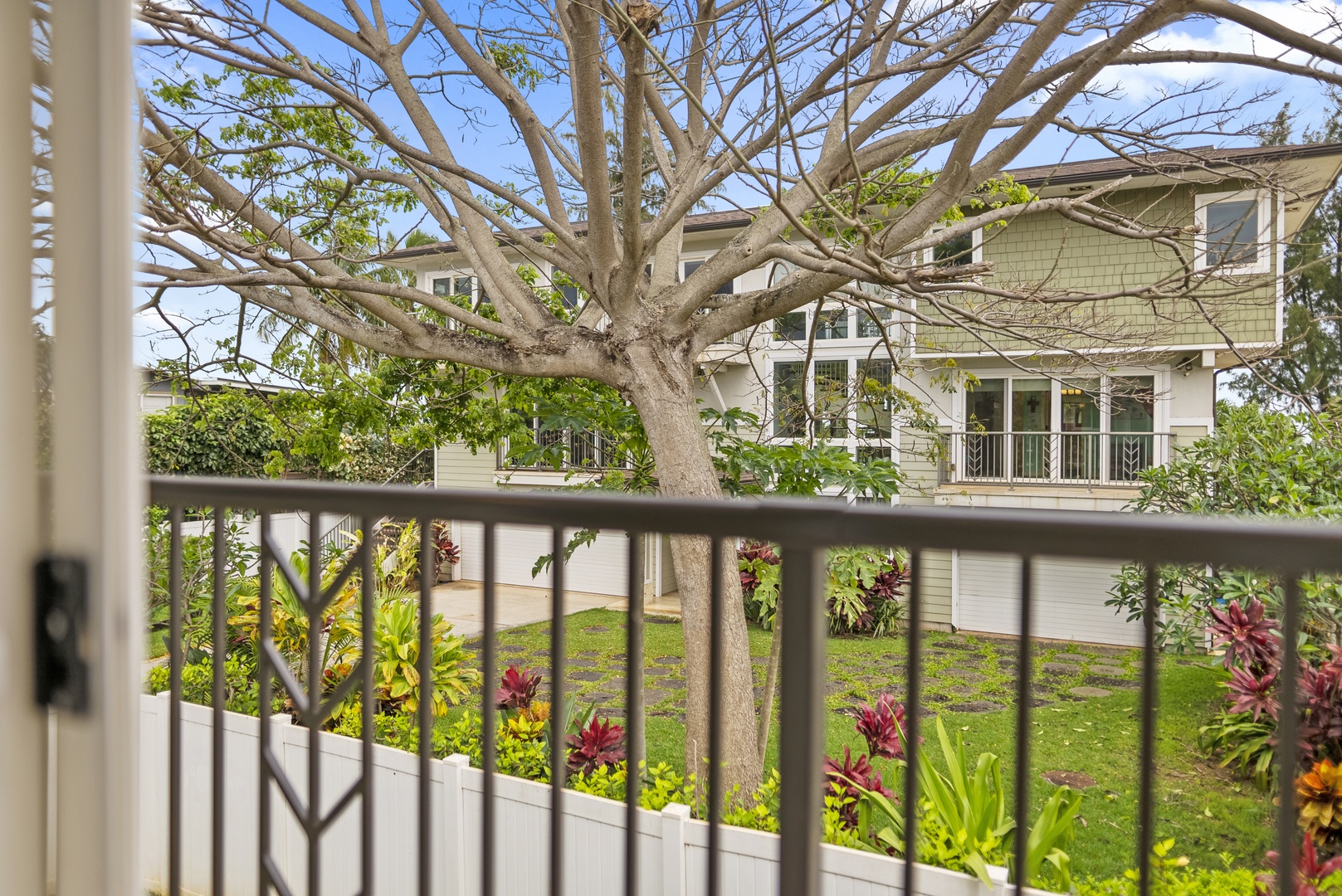 Waialua Vacation Rentals, Waialua Beachside Cottage - Lovely view from the Cottage bedroom