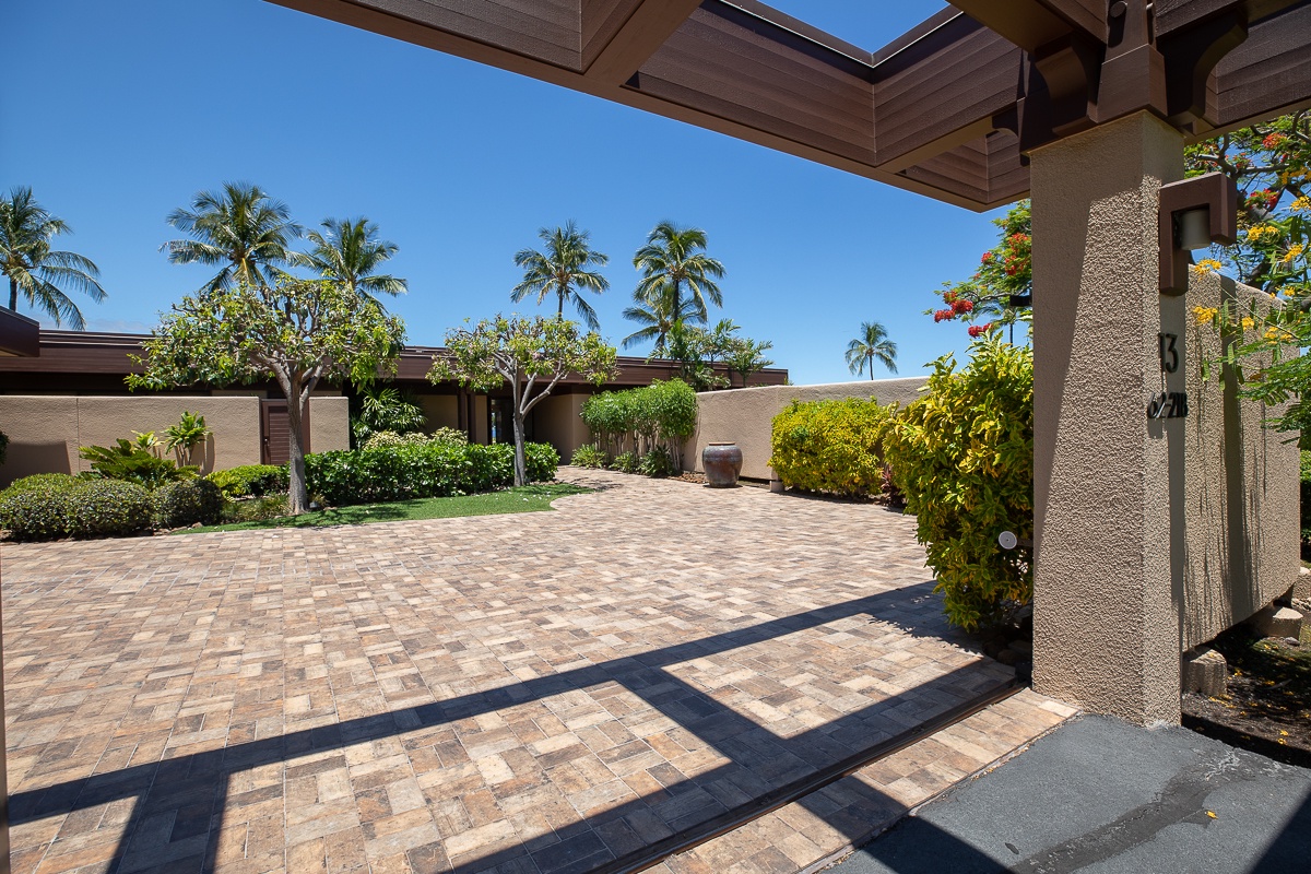 Kamuela Vacation Rentals, Mauna Kea Villas #13 - Gated Driveway