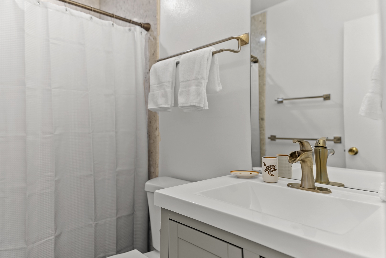 Kahuku Vacation Rentals, Kuilima Estates West #85 - Full size shower in upstairs bathroom.