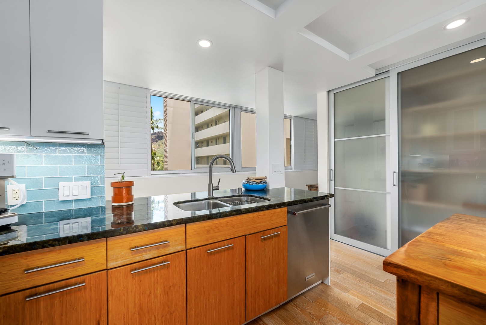 Honolulu Vacation Rentals, Colony Surf Luxe - Ocean breeze fills this thoughtfully designed kitchen space with clean lines and natural light.