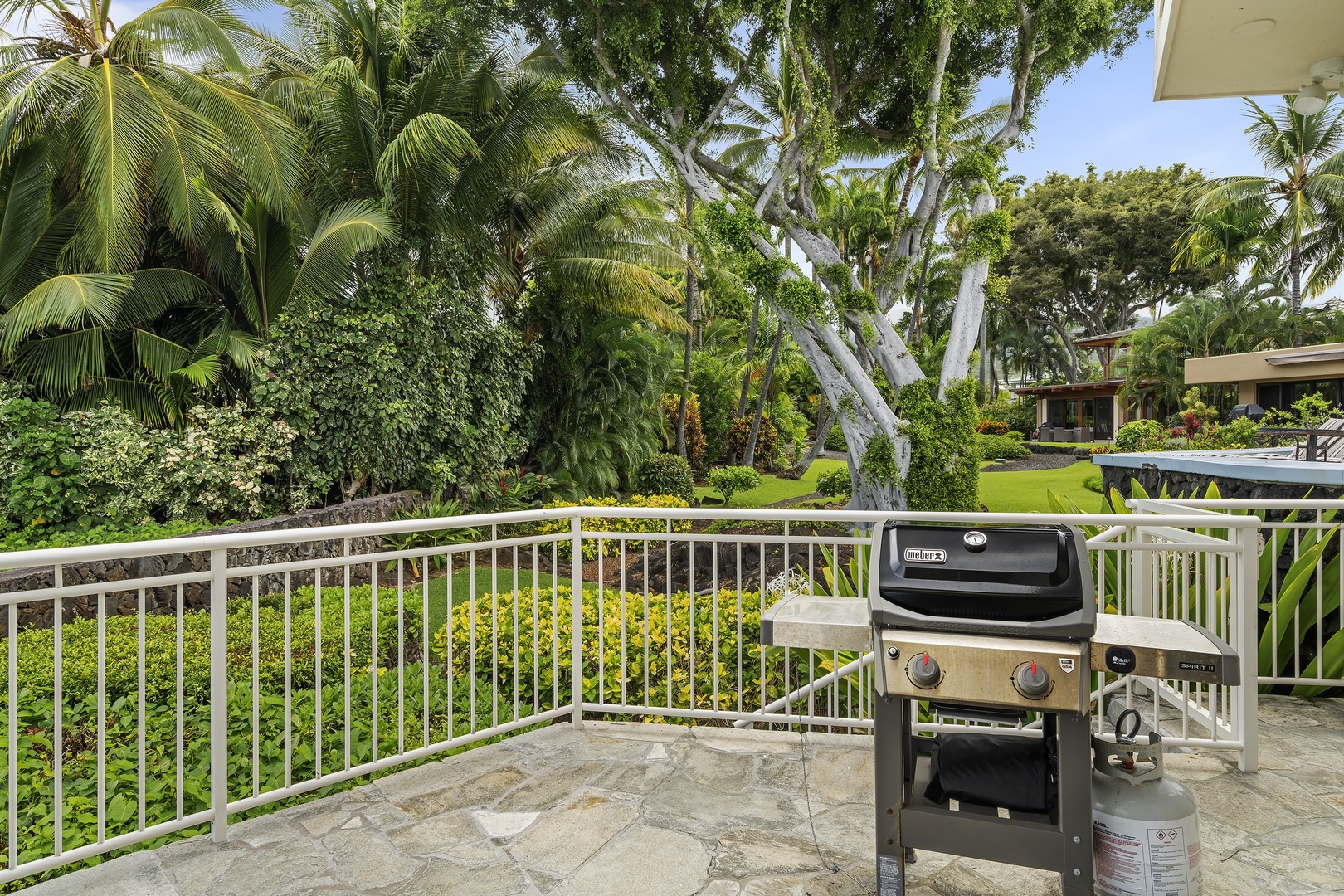 Kailua Kona Vacation Rentals, Ali'i Point #12 - BBQ to your heart’s desire—grill with ocean breezes and garden surroundings.