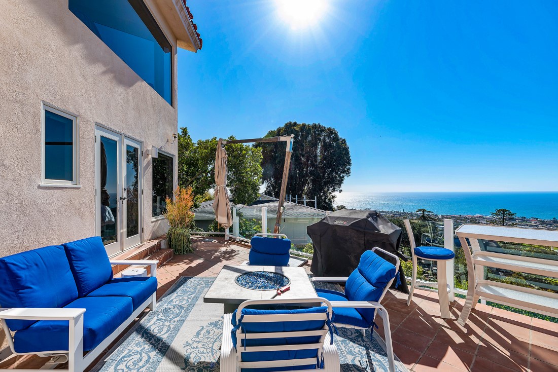 La Jolla Vacation Rentals, Sunset Villa I - The quaint veranda off the Family Room offers the perfect views