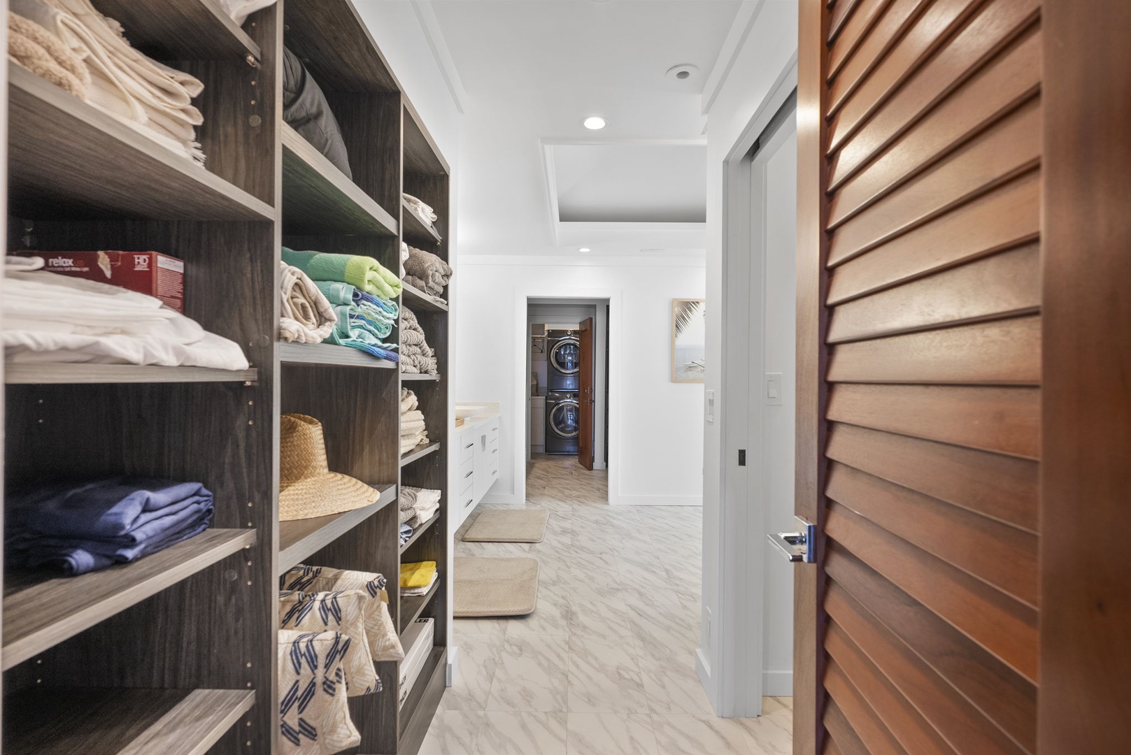 Honolulu Vacation Rentals, The Lagoon House 3BR - Walk-in closet with built-in shelving and ample storage for an organized stay.