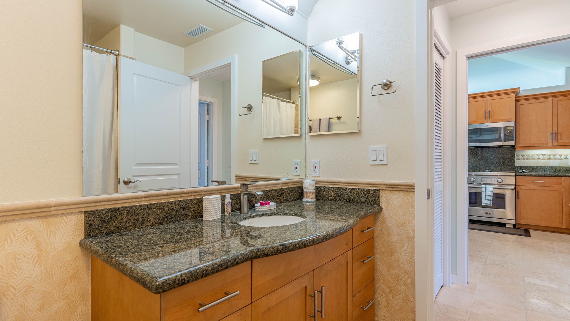 Kapolei Vacation Rentals, Kai Lani 21C - The second guest bathroom is a full bathroom.