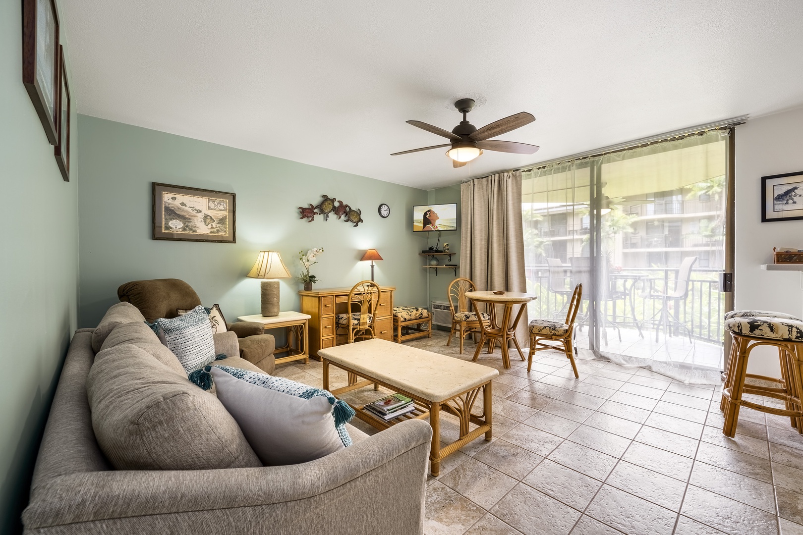 Kailua Kona Vacation Rentals, Kona Makai 3102 - Spacious newly refreshed living room!