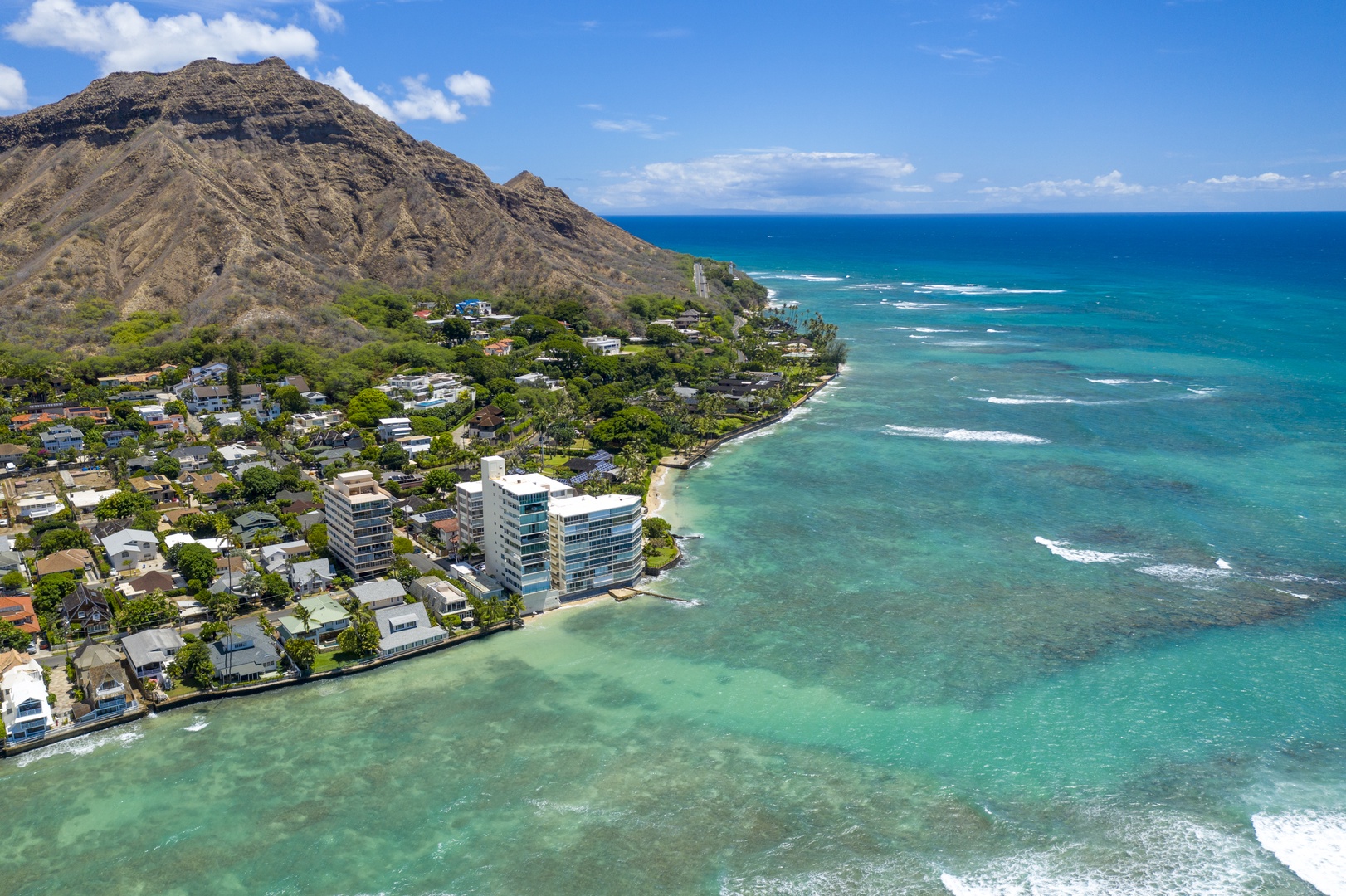 Honolulu Vacation Rentals, Diamond Head Surf House - Aerial view of Diamond Head.