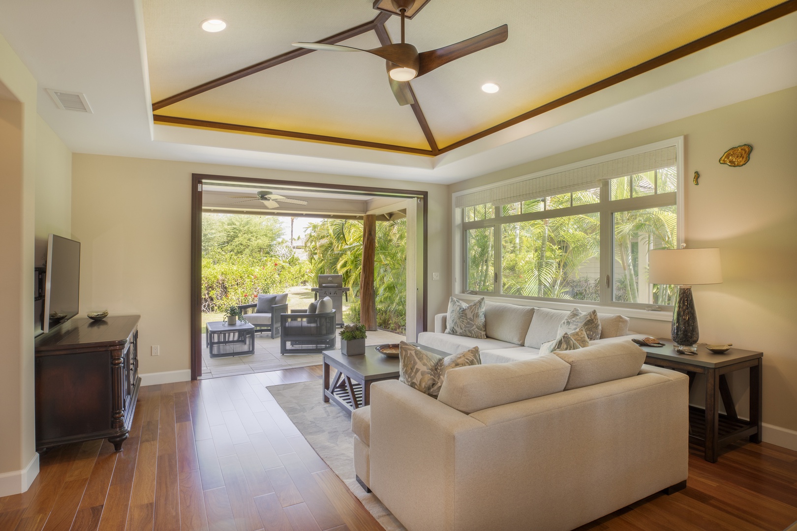 Kamuela Vacation Rentals, Mauna Lani KaMilo #503 - Slide open the pocket doors and let the island breeze flow through this cozy, sunlit seating area.
