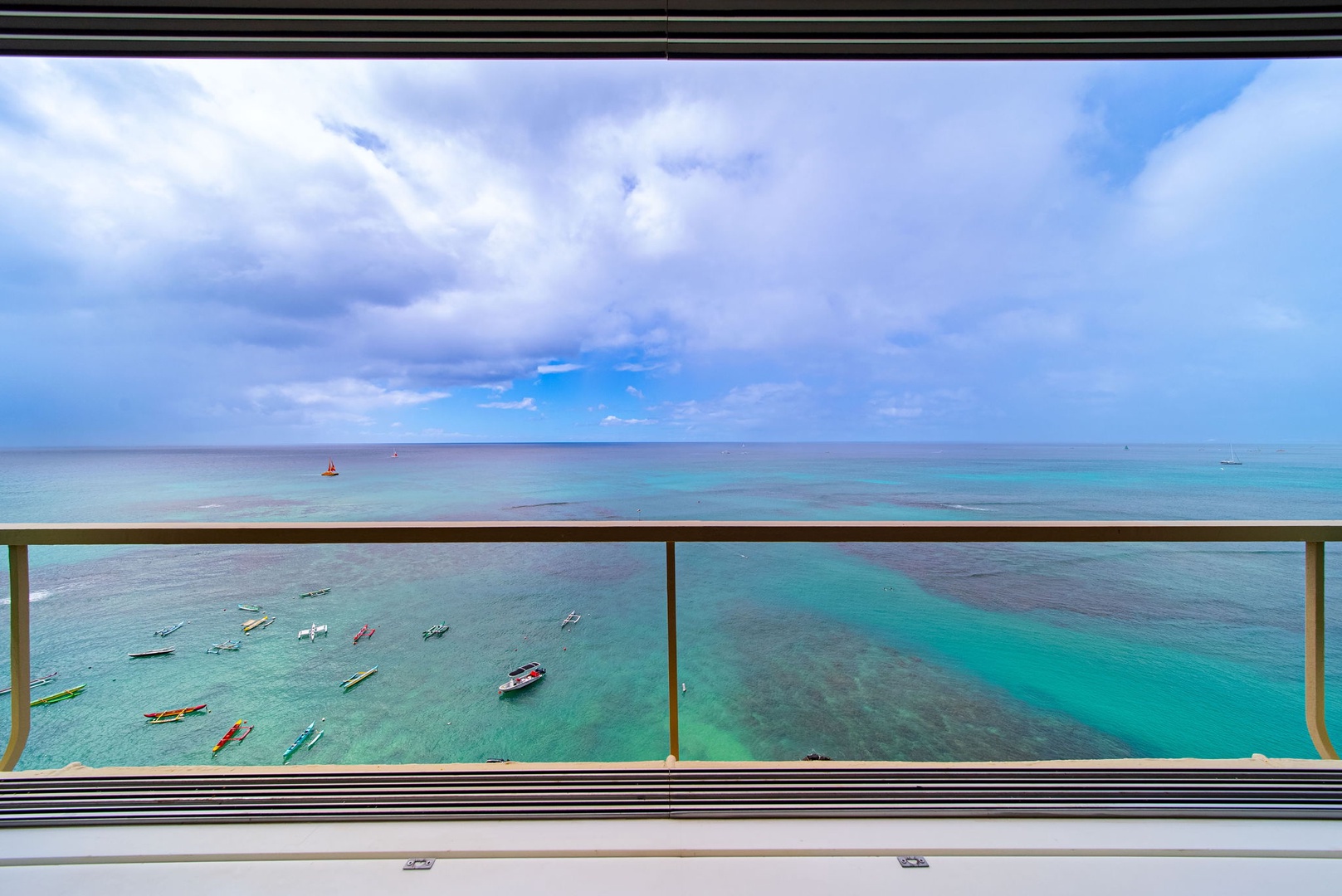 Honolulu Vacation Rentals, Colony Surf #1403 - Expansive ocean view from your room—start each day inspired by the tranquil, endless blue of the sea.