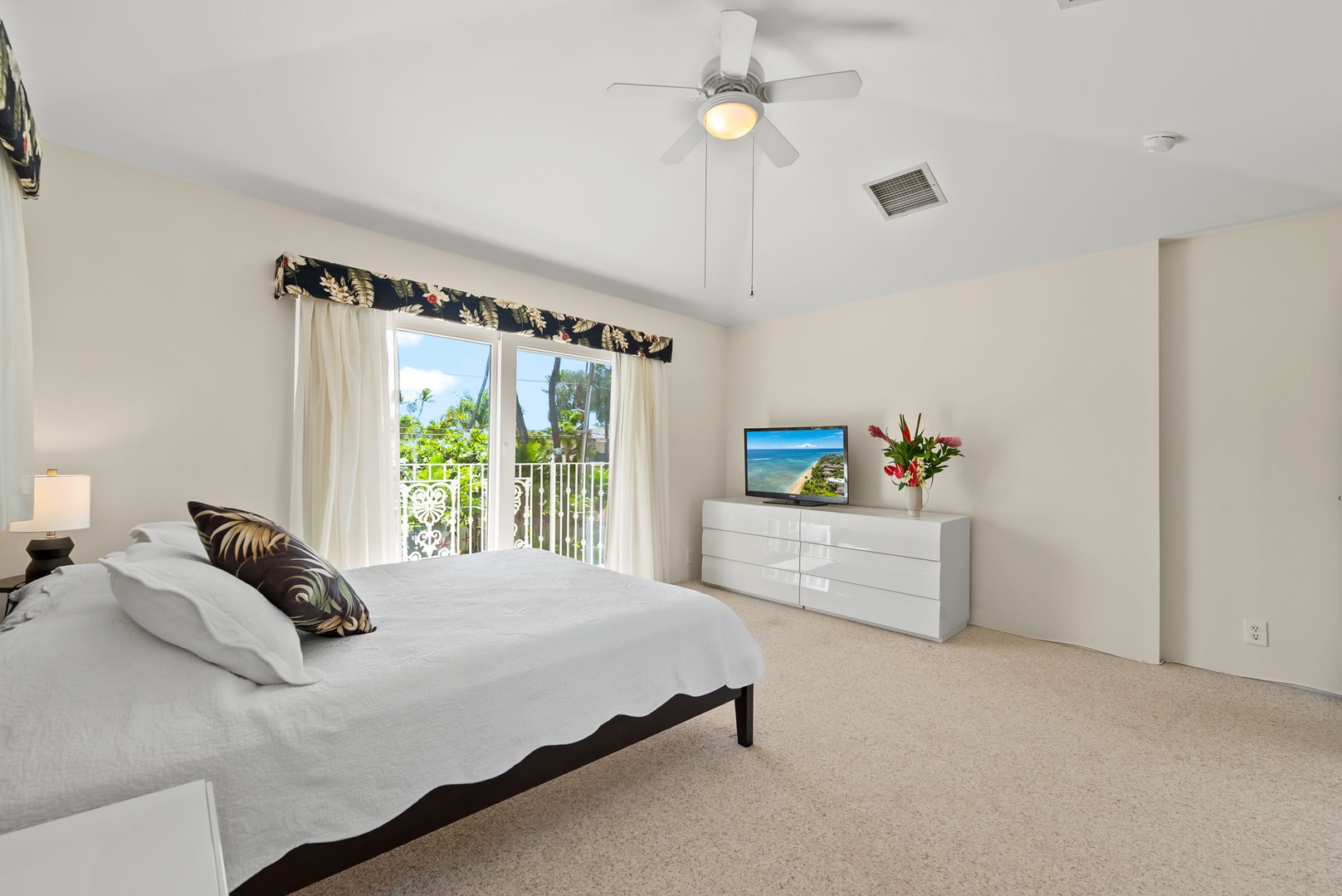 Honolulu Vacation Rentals, Kahala Oasis - Cozy third guest suite with a queen-sized bed, a TV and garden views, creating a peaceful retreat for relaxation.