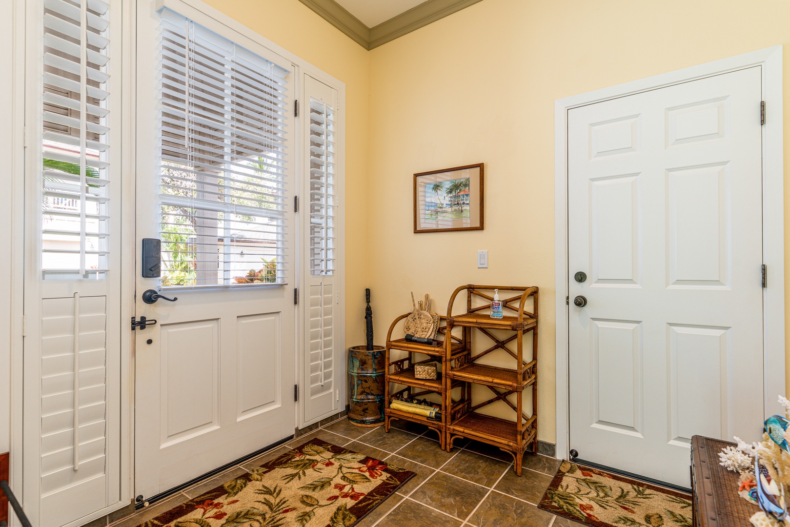 Kapolei Vacation Rentals, Coconut Plantation 1100-2 - The entrance with storage for your belongings.