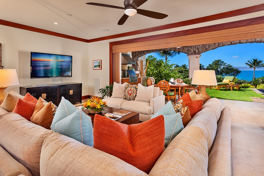 Wailea Vacation Rentals, Solara Luxe Pool Villa D101 at Wailea Beach Villas* - Indoor Dining for Six Guests