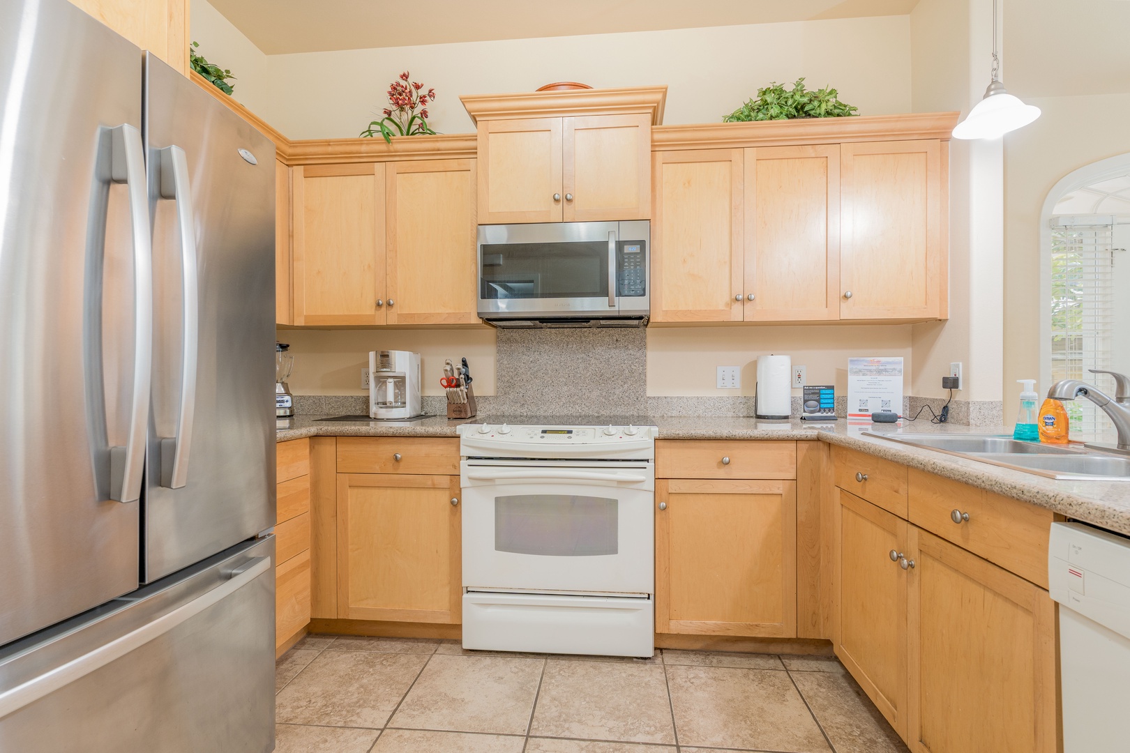 Kapolei Vacation Rentals, Kai Lani 8B - Gracious amenities for your culinary adventures in the kitchen.