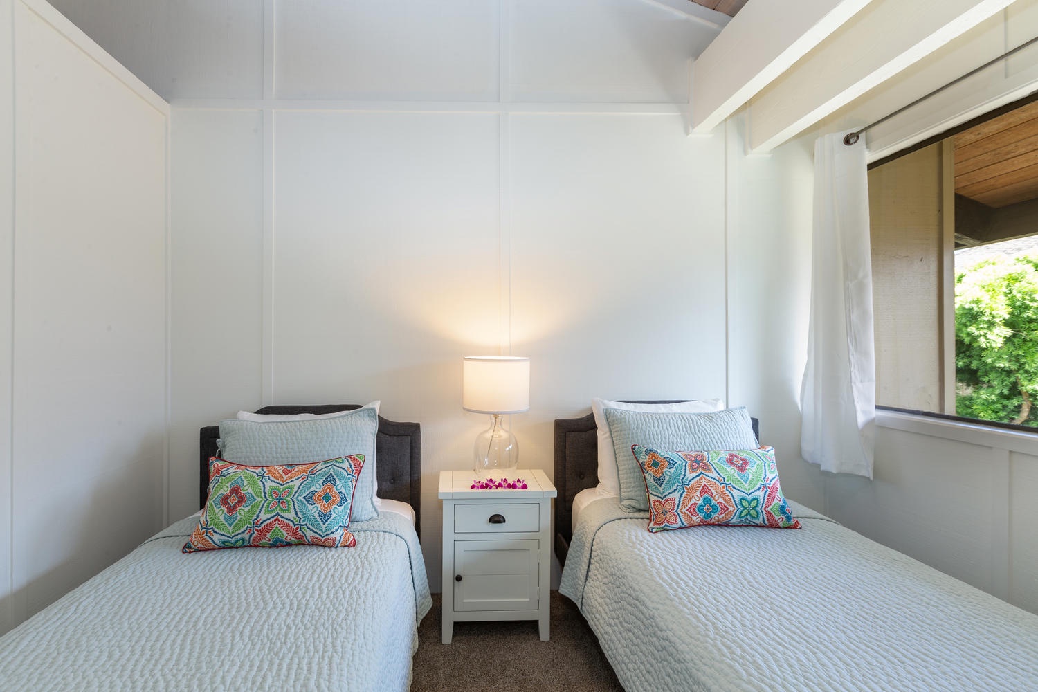 Princeville Vacation Rentals, Mauna Kai 2 - twin bedroom