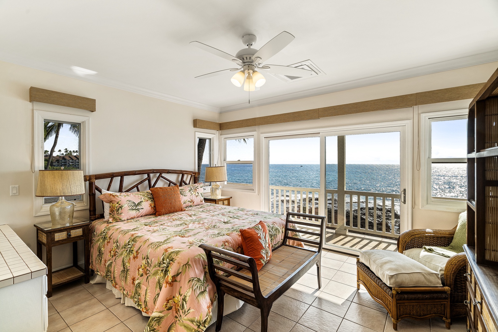 Kailua Kona Vacation Rentals, Dolphin Manor - Upstairs 360 sqft ocean facing room (room 1)