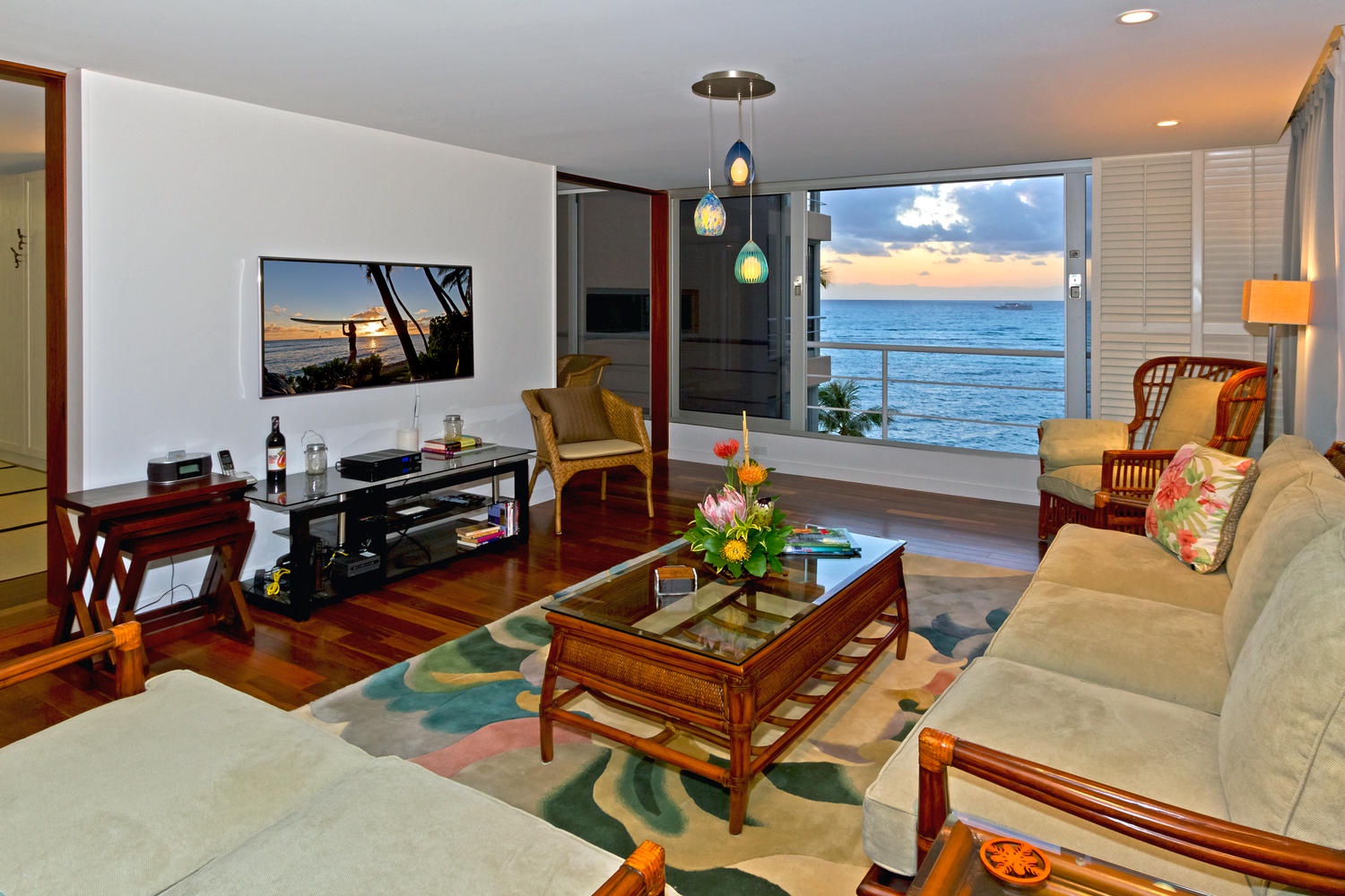Honolulu Vacation Rentals, Executive Gold Coast Oceanfront Suite - Beautiful oceanfront views.