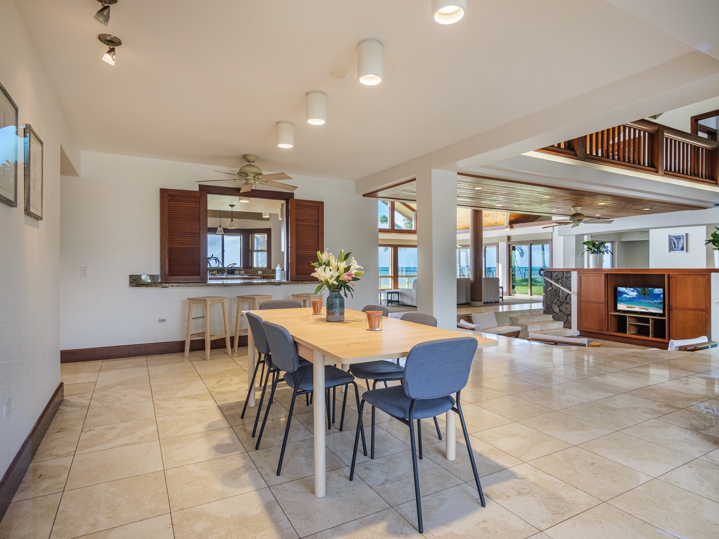 Waianae Vacation Rentals, Konishiki Beachhouse - Seamless flow from the dining to the living spaces, plenty of options to Gather.