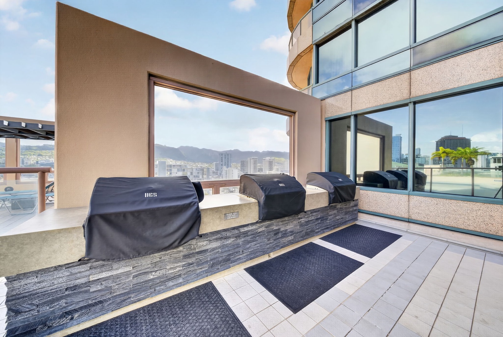 Honolulu Vacation Rentals, Island View at Waikiki Landmark - Fire up dinner at the rooftop grilling area with mountain and skyline views nearby.